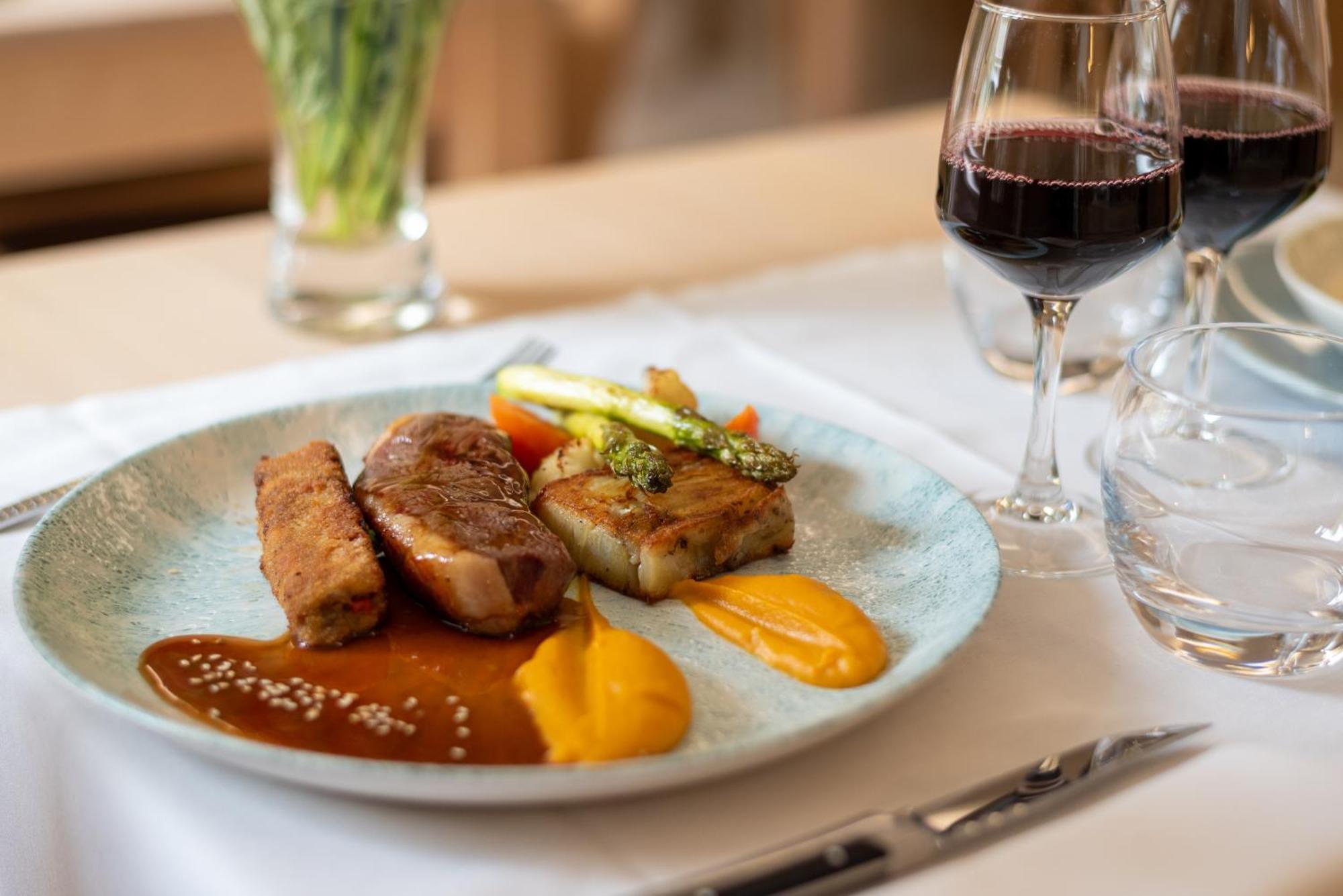 Hotel Restaurant Le Relays Du Chasteau - Logis Hotel Brousse-le-Chateau Zewnętrze zdjęcie