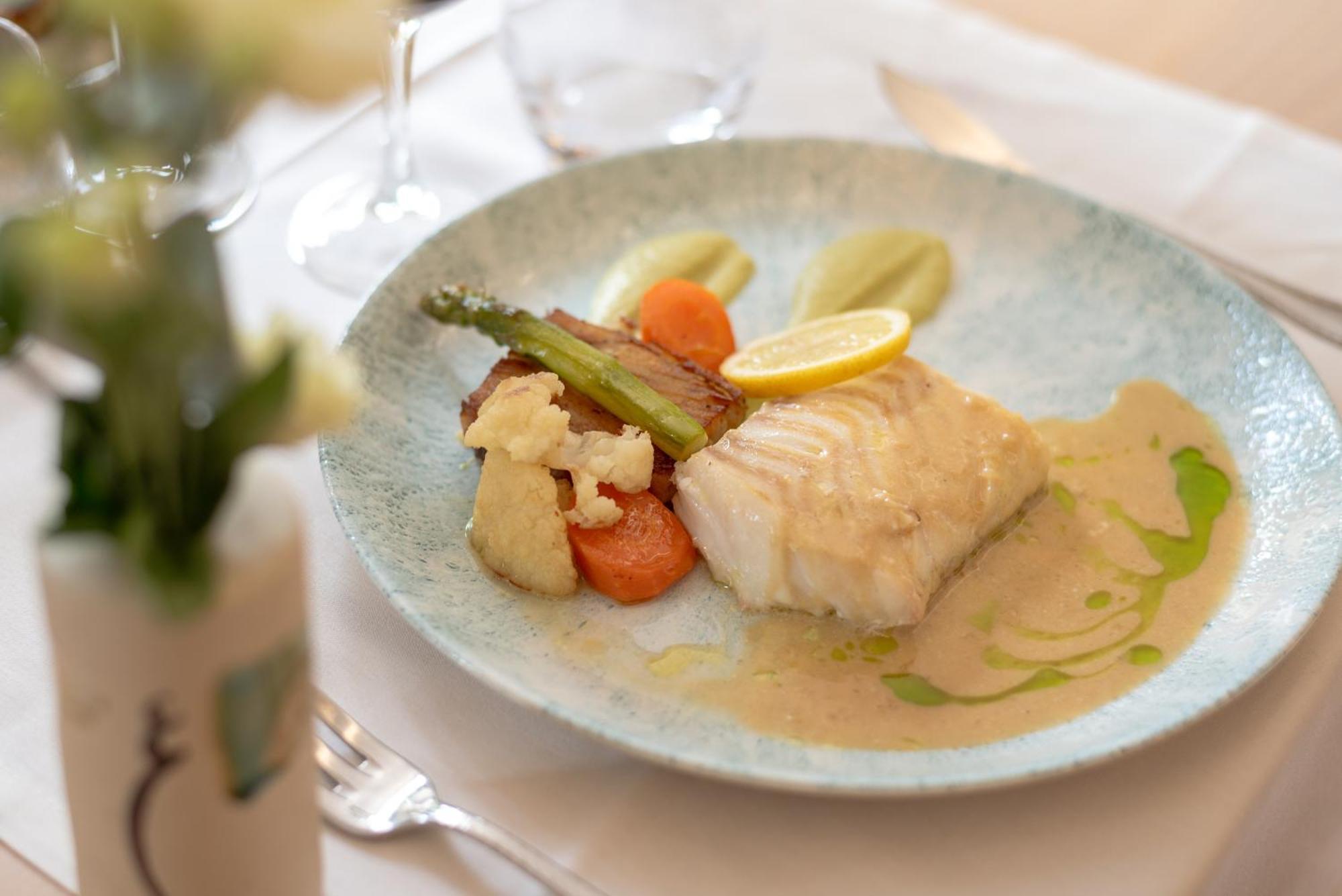 Hotel Restaurant Le Relays Du Chasteau - Logis Hotel Brousse-le-Chateau Zewnętrze zdjęcie