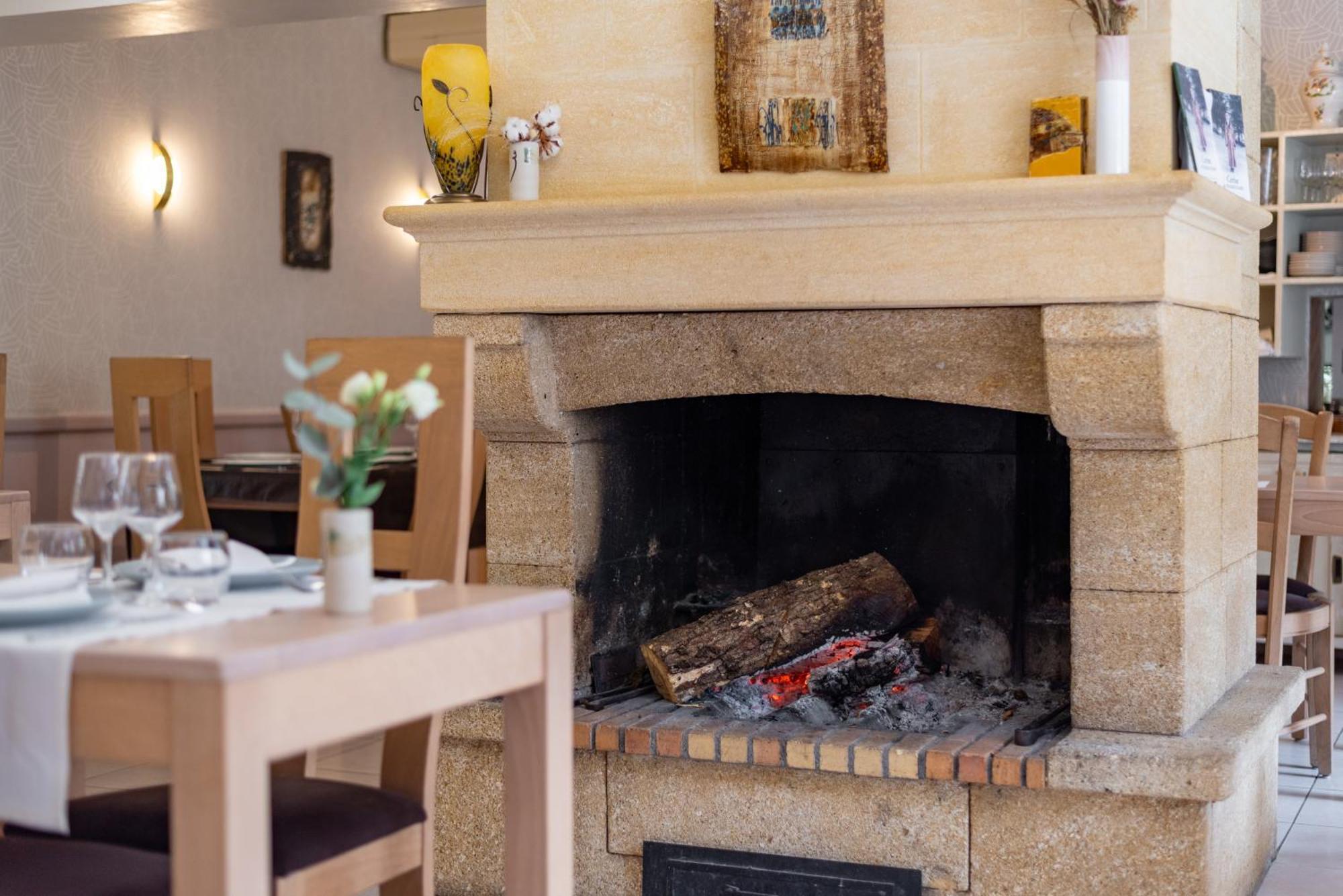 Hotel Restaurant Le Relays Du Chasteau - Logis Hotel Brousse-le-Chateau Zewnętrze zdjęcie